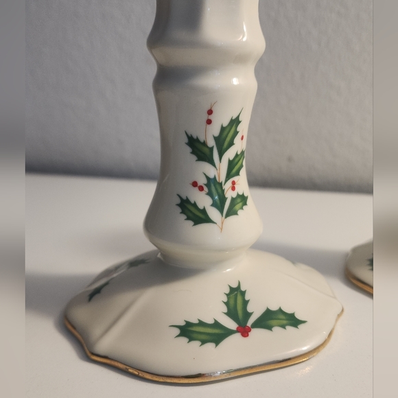 PAIR LENOX CANDLESTICK WHITE & GOLD WITH HOLLY LEAVES 4.5" HOLIDAY, CHRISTMAS.  - Picture 2 of 6